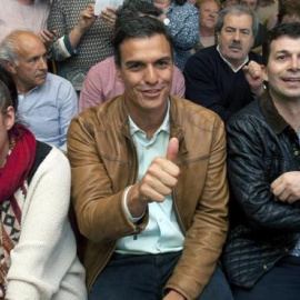 Gonzalo Caballero (d), favorito a liderar el PSOE gallego, junto a Pedro Sánchez. EFE