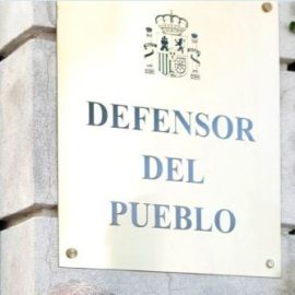 Placa del edificio del Defensor del Pueblo / EFE