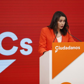 La portavoz de Ciudadanos, Inés Arrimadas, durante la rueda de prensa tras la reunión de la Ejecutiva celebrada este lunes en la sede del partido de la calle Alcalá. /EFE