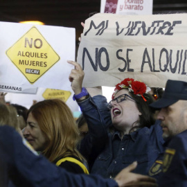 Protesta contra los vientres de alquiler en Madrid. /EFE /Archivo