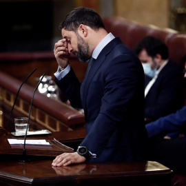 El líder de Vox, Santiago Abascal, durant la segona sessió del debat de moció de censura presentada pel partit ultradretà que lidera. EFE/Mariscal