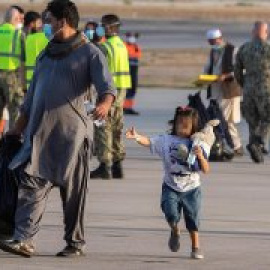 Miles de refugiados afganos buscan empezar una nueva vida en la localidad gaditana de Rota