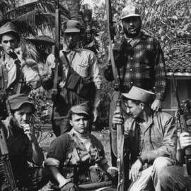 Fidel Castro junto con otros combatientes del Movimiento 26 de julio