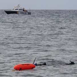 Búsqueda de los desparecidos del naufragio de una barca con inmigrantes que intentaban alcanzar en la madrugada de este domingo las costas españolas, en Mazarrón, Murcia.