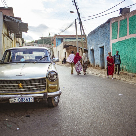 Imagen de un Peugeot de los años 70 del siglo XX, utilizados como taxis en Harar, Etiopía