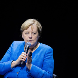 Angela Merkel durante la conferencia con Chimamanda Ngozi / Reuters

