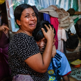 Familiares lloran a un hombre después de que lo mataran a tiros durante las protestas contra el golpe en Myanmar, en Yangon.