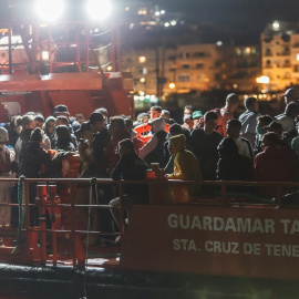 17/01/22-La Salvamar Talía llega al puerto de Arguineguín con varios migrantes a 14 de septiembre de 2021 en Gran Canaria (Islas Canarias), España.