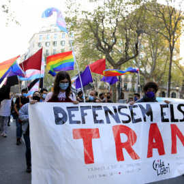 Capçalera de la manifestació a Barcelona pels drets trans, en el dia internacional per a la visibilitat trans.