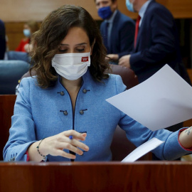 La presidenta de la Comunidad de Madrid, Isabel Díaz Ayuso durante el Pleno de la Asamblea de Madrid celebrado este jueves. - Juan Carlos Hidalgo / EFE