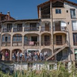 Una cooperativa vol fer renéixer un gran edifici del barri vell de Berga