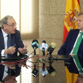 El director general de la CRTVG, Alfonso Sánchez Izquierdo (i), en una reunión con el presidente de la Xunta, Alfonso Rueda, en una imagen de archivo / Xunta de Galicia