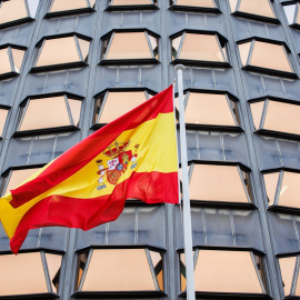 Bandera de España en el Tribunal Constitucional el día en que toman posesión de su cargo los nuevos magistrados del TC, en la sede del Tribunal Constitucional, a 18 de noviembre de 2021, en Madrid, (España).