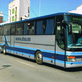 Un autocar d'Alsa a Dènia.