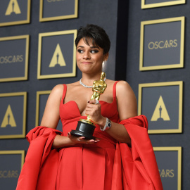 La actriz estadounidense Ariana DeBose durante la 94ª ceremonia anual de los Premios de la Academia en el Dolby Theatre - Kevin Sullivan/Europa Press