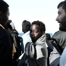 Migrantes en el buque Aquarius justo antes de desembarcar en València EFE/EPA/MSF