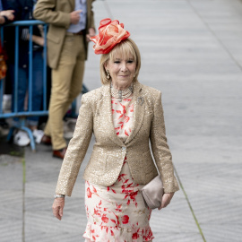 La expresidenta de la Comunidad de Madrid, Esperanza Aguirre, a su llegada a la boda del alcalde de Madrid, José Luis Martínez-Almeida, y la sobrina segunda del Rey Felipe VI, Teresa Urquijo, en la parroquia San Francisco de Borja, a 6 de abril de 2024,