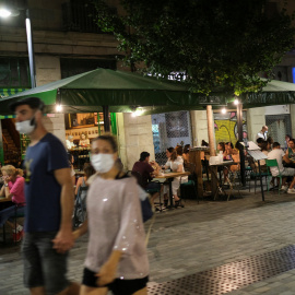 Terraza de un restaurante en Barcelona, en julio.