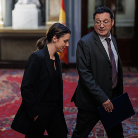 La ministra de Igualdad, Irene Montero y el fiscal general del Estado, Álvaro García Ortiz, a su llegada a la inauguración del VIII Congreso del Observatorio contra la Violencia Doméstica y de Género, en el Senado, a 17 de noviembre de 2022.