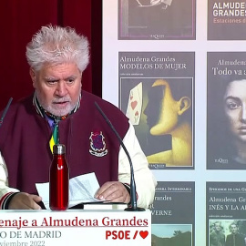 Homenaje a Almudena Grandes en Madrid: "Ha hecho más por el país que todos los gobiernos de la democracia"