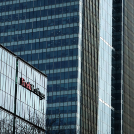 El logo de la agencia Fitch en sus oficinas en Londres E.P./dpa/Jens Kalaene