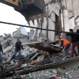 Más de 20 muertos y unos 600 heridos en un terremoto de magnitud 6,4 en Albania