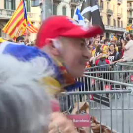 Incidentes en la marcha de la Diada a su paso por la Jefatura Superior de Policía de Barcelona