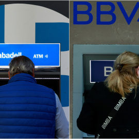 Montaje de dos personas operando en sendos cajeros automáticos de Banco Sabadell, en Madrid (izq.), y del BBVA, en Bilbao (der.)