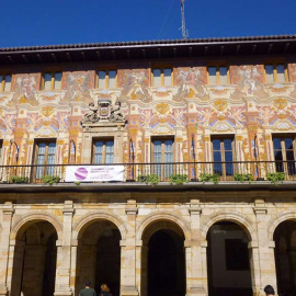 Fachada principal del Ayuntamiento de Barcelona.