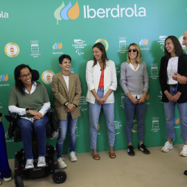 El presidente de Iberdrola, Ignacio Galán, con las deportistas olímpicas y paralímpicas María Pérez, Teresa Perales, Susana Rodríguez, Sara Sorribes, Elena Congost y Laura Ester