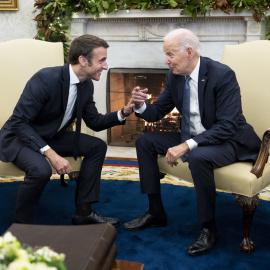 Los presidentes de Francia, Emmanuel Macron, y de EEUU, Joe Biden, durante la visita del mandatario galo a la Casa Blanca, a 1 de diciembre de 2022.