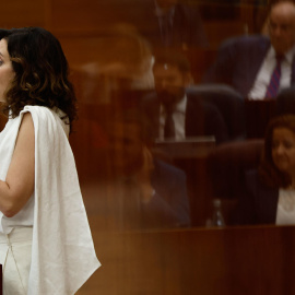 La presidenta de la Comunidad de Madrid, Isabel Díaz Ayuso, interviene durante la segunda jornada del debate del estado de la región celebrada este viernes en la Asamblea de Madrid. EFE/ Sergio Pérez