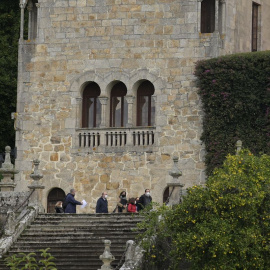 Técnicos de la Consellería de Cultura de la Xunta de Galicia realizan el inventario del Pazo de Meirás, bajo supervisión de la comitiva judicial, en Sada, A Coruña, Galicia, a 11 de noviembre de 2020.