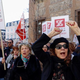 Protesta de los trabajadores del Teatro de la Zarzuela contra la fusión con el Teatro Real. / EFE