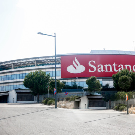 Uno de los edificios de la Ciudad Financiera del Grupo Santander, cerca de la localidad madrileña de Boadilla del Monte. E.P.