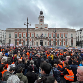 Vecinos de San Fernando de Henares afectados por las obras de la línea 7B de Metro de Madrid se manifiestan ante la Puerta del Sol por los daños que estas obras están ocasionando en el municipio a 8 de enero de 2023