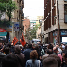 Manifestants concentrats a prop de la seu de Junts