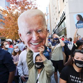 Simpatizantes demócratas celebran la victoria de Joe Biden en las elecciones de EEUU.