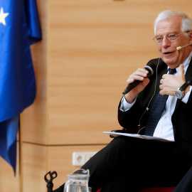 El ministro de Asuntos Exteriores en funciones y candidato del PSOE al Parlamento Europeo, Josep Borrell,  en un encuentro con la juventud sobre el futuro de Europa. EFE/Ballesteros