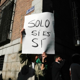 Una pancarta en una manifestación contra la reforma de la ley del 'solo sí es sí', en Madrid. EFE/ Borja Sánchez Trillo