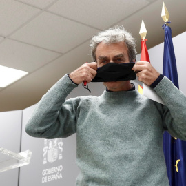 El director del Centro de Alertas y Emergencias Sanitarias, Fernando Simón, durante la rueda de prensa ofrecida este martes en Moncloa para informar acerca de los últimos datos de la pandemia del coronavirus en España.