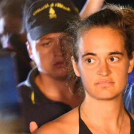 La capitana del 'Sea Watch 3', Carola Rackete, tras ser detenida en LampedusaREUTERS / GUGLIELMO MANGIAPANE