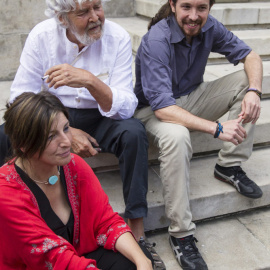 30/5/22 Yolanda Díaz y Xosé Manuel Beiras junto a Pablo Iglesias en una visita del líder de Podemos a Galicia para establecer alianzas de cara a futuras elecciones, en julio de 2015.