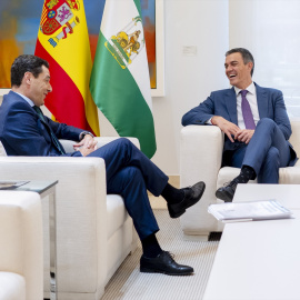 El presidente del Gobierno, Pedro Sánchez y el presidente de la Junta de Andalucía, Juan Manuel Moreno Bonilla.