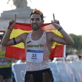 El marchista Martín tras obtener la medalla de bronce.