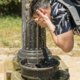 Un estudi del Clínic mostra com els pics de calor incrementen els casos de suïcidis