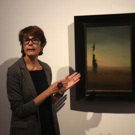 La directora de la Fundació Gala-Salvador Dalí, Montse Aguer, presenta el quadre adquirit a Londres i exposat al Museu de Figueres.