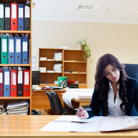 Imagen de archivo de una mujer trabajando. PIXABAY