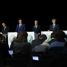 El presidente del Gobierno, Pedro Sánchez y otros líderes europeos durante la rueda de prensa conjunta tras la novena edición de la Cumbre Euromeditarránea que se ha celebrado en Alacant.