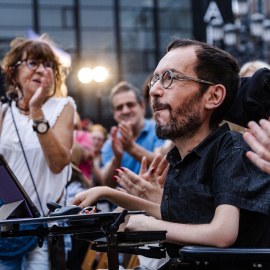 El eurodiputado de Unidas Podemos, Pablo Echenique, durante el acto de cierre de campaña de Podemos para los comicios europeos, en la plaza de Pedro Zerolo, a 7 de junio de 2024